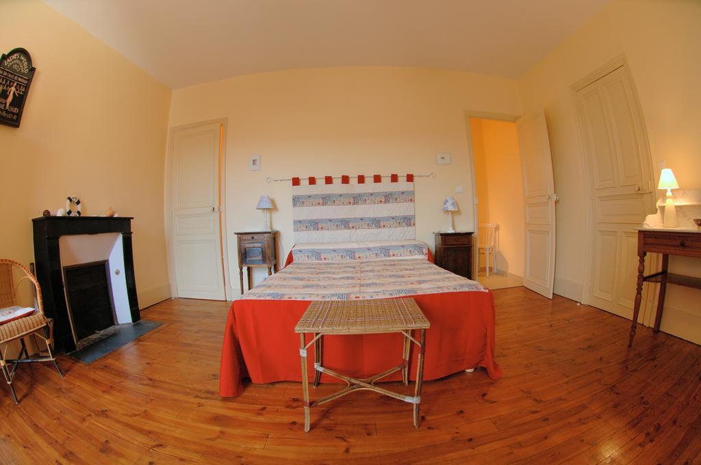 La Maison De Mariecamille Hotel Saint-Germain-Lembron Luaran gambar
