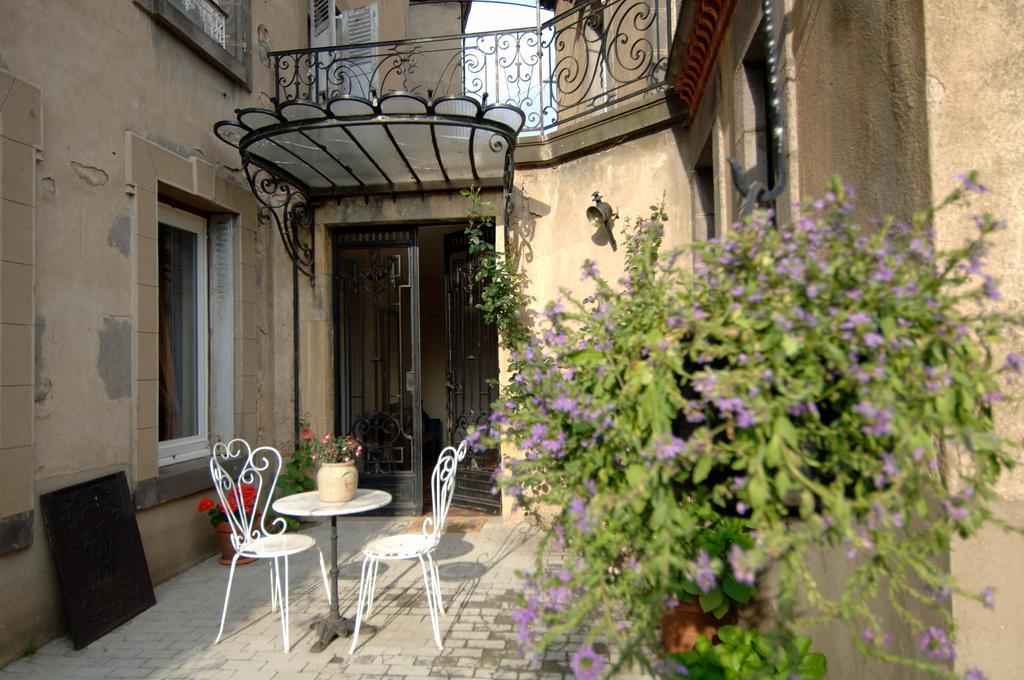 La Maison De Mariecamille Hotel Saint-Germain-Lembron Luaran gambar